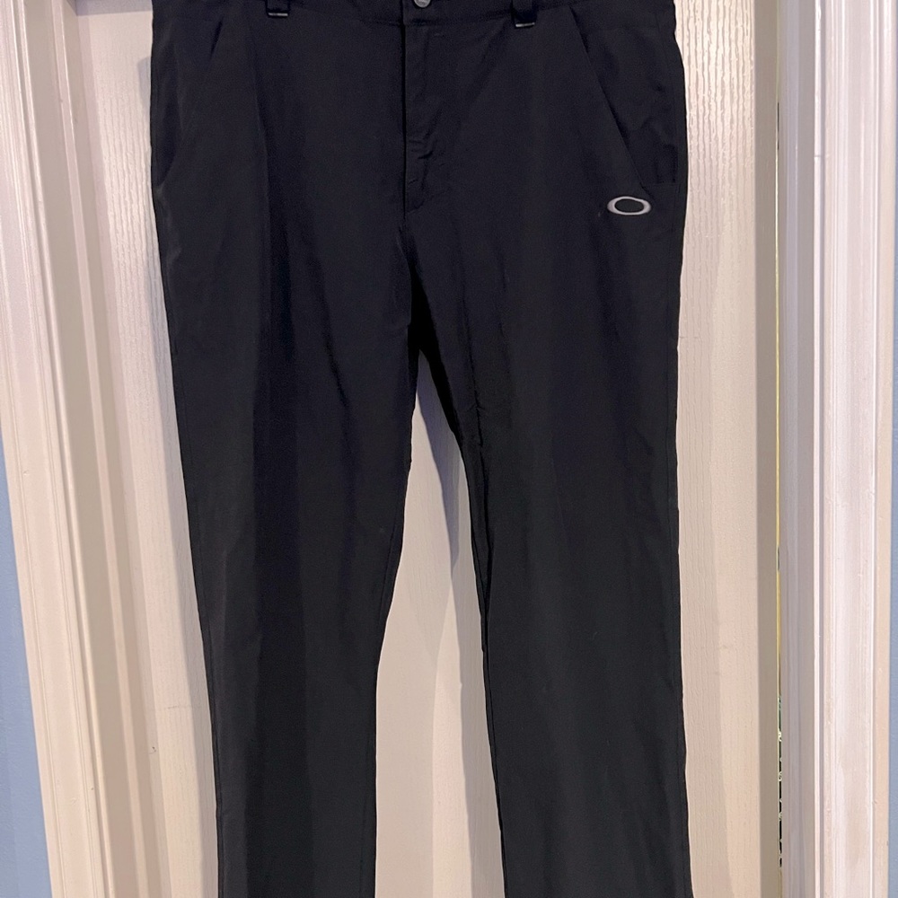 Beautiful pair of Oakley golf pants. - Picture 1 of 4